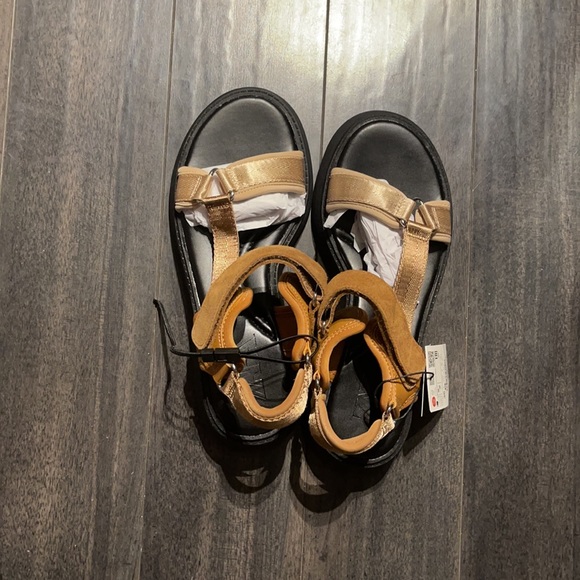 Summer isn’t over yet! Zara’s Sandals!
